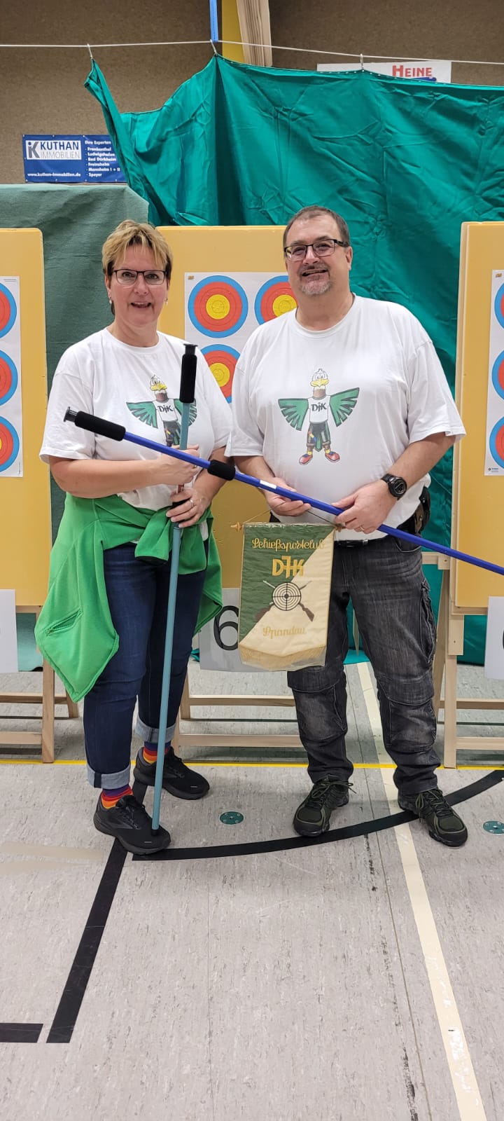 Carola und Thomas nach dem Blasrohrschießen